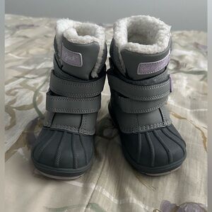 Cat&Jack snow boots for toddler